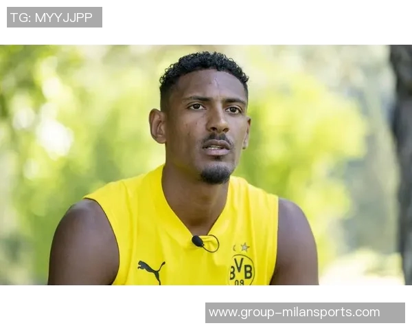 姆总与琼阿梅尼孔德共观非洲杯三位球员背后的非洲血统故事